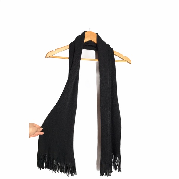Modena | Black Scarf with Fringed Trimming - Picture 3 of 7